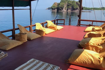 Pinisi gay ship view