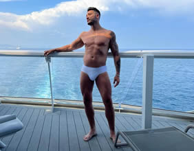 Australia Gay cruise sea day