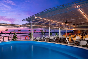 AmaDara Sun Deck pool