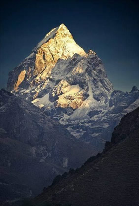 Everest gay hiking tour